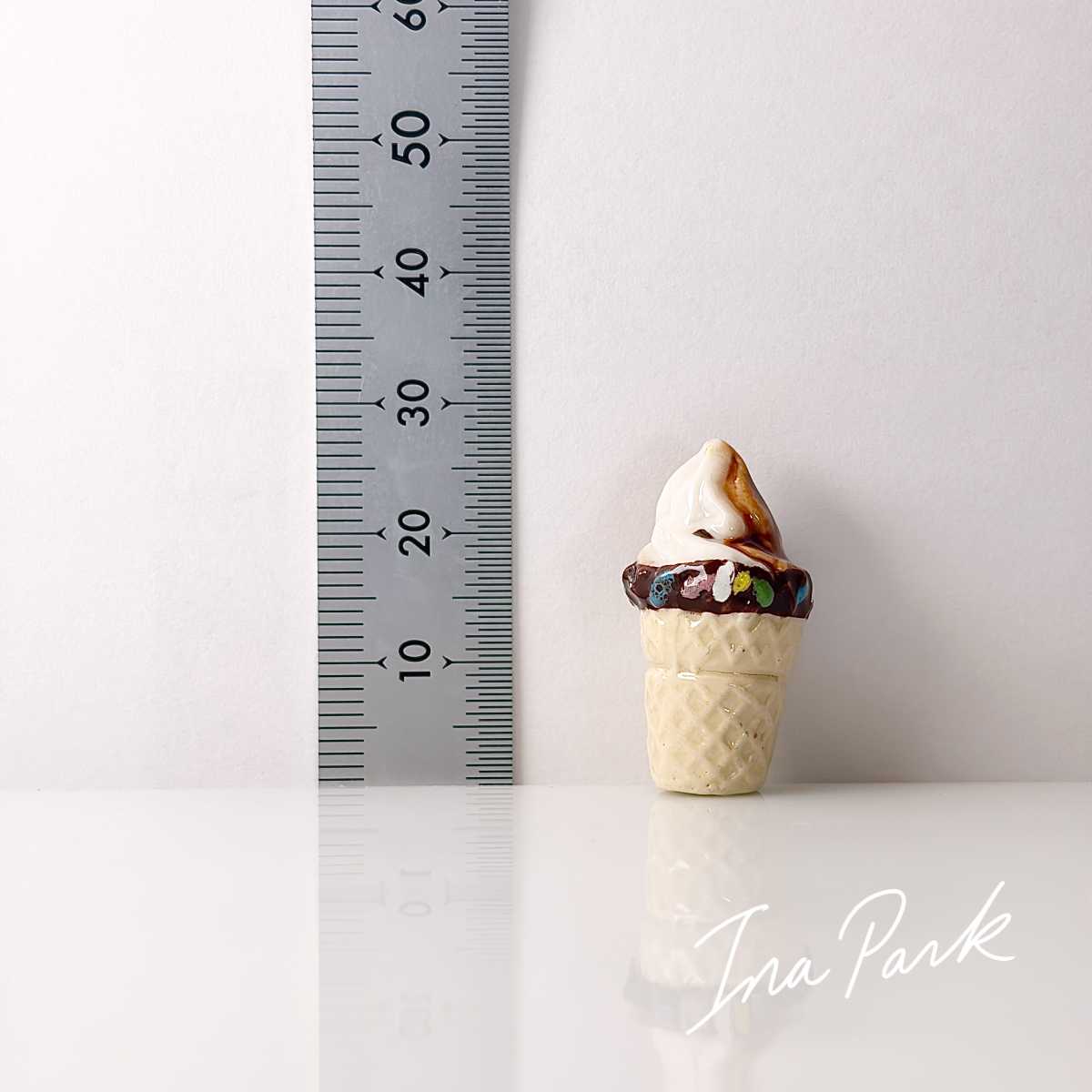 チョコレートとバニラのアイスクリームのフェーブ