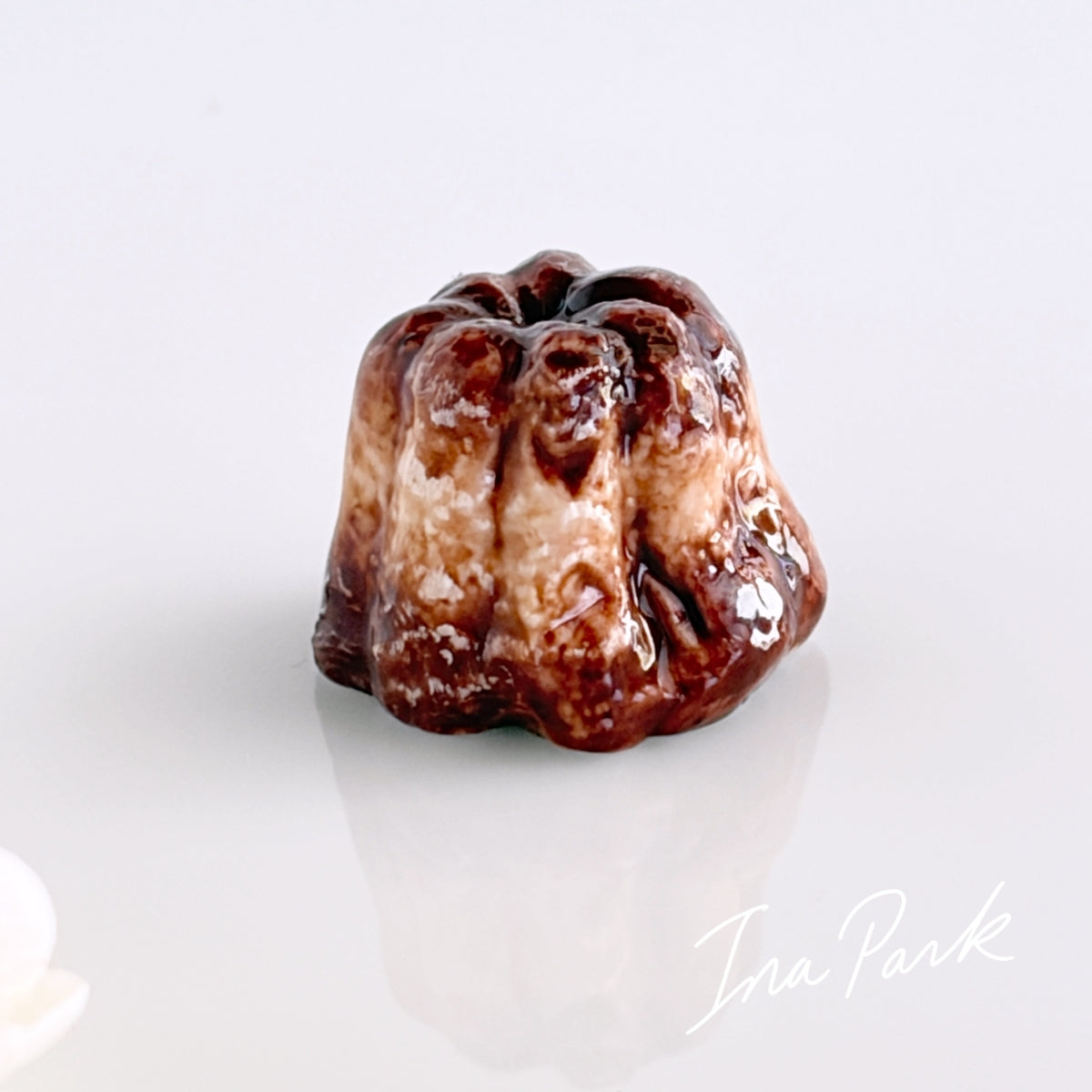 LADURÉE　2002　カヌレ　フェーヴ　お菓子