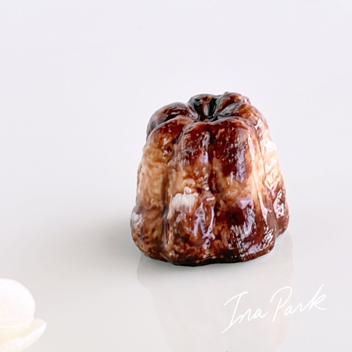 LADURÉE　2002　カヌレ　フェーヴ　お菓子