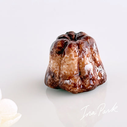 LADURÉE　2002　カヌレ　フェーヴ　お菓子