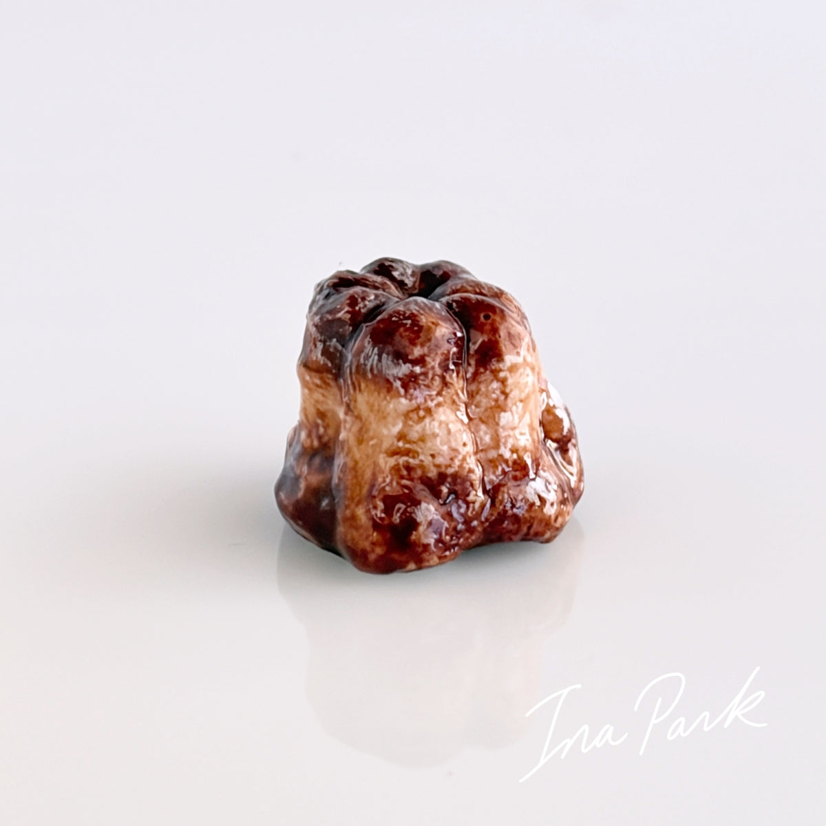 LADURÉE　2002　カヌレ　フェーヴ　お菓子