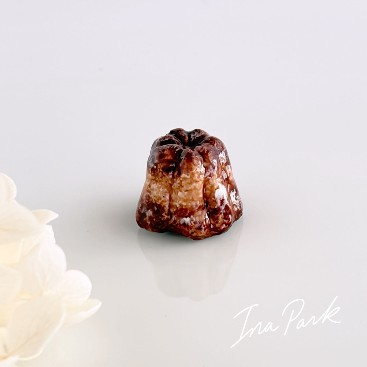 LADURÉE　2002　カヌレ　フェーヴ　お菓子