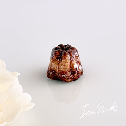 LADURÉE　2002　カヌレ　フェーヴ　お菓子