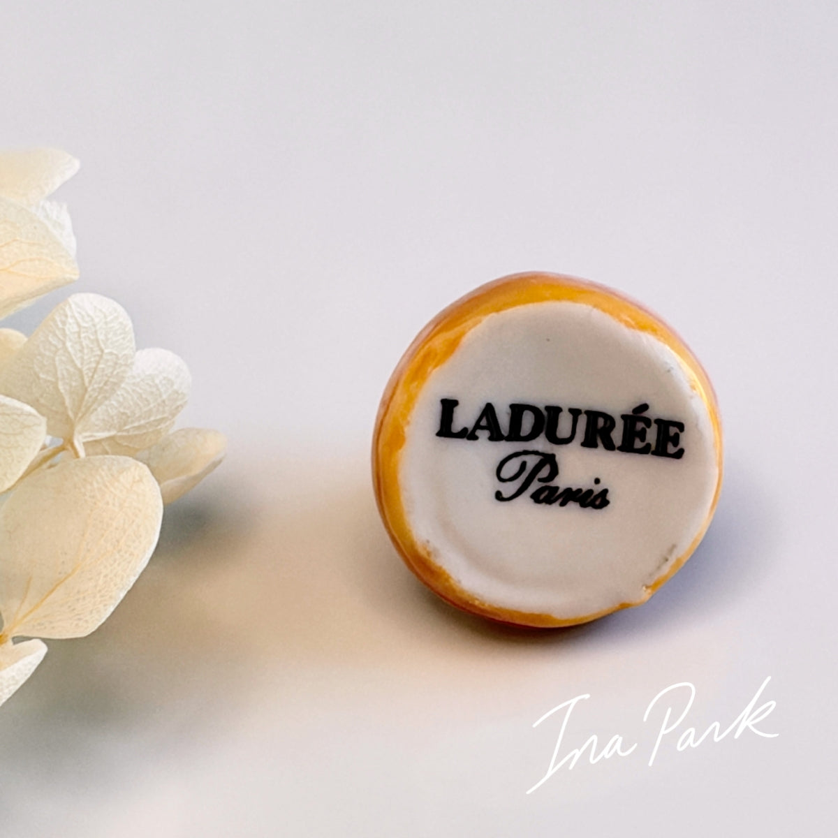 LADURÉE　2002　ルリジューズ　フェーヴ　お菓子