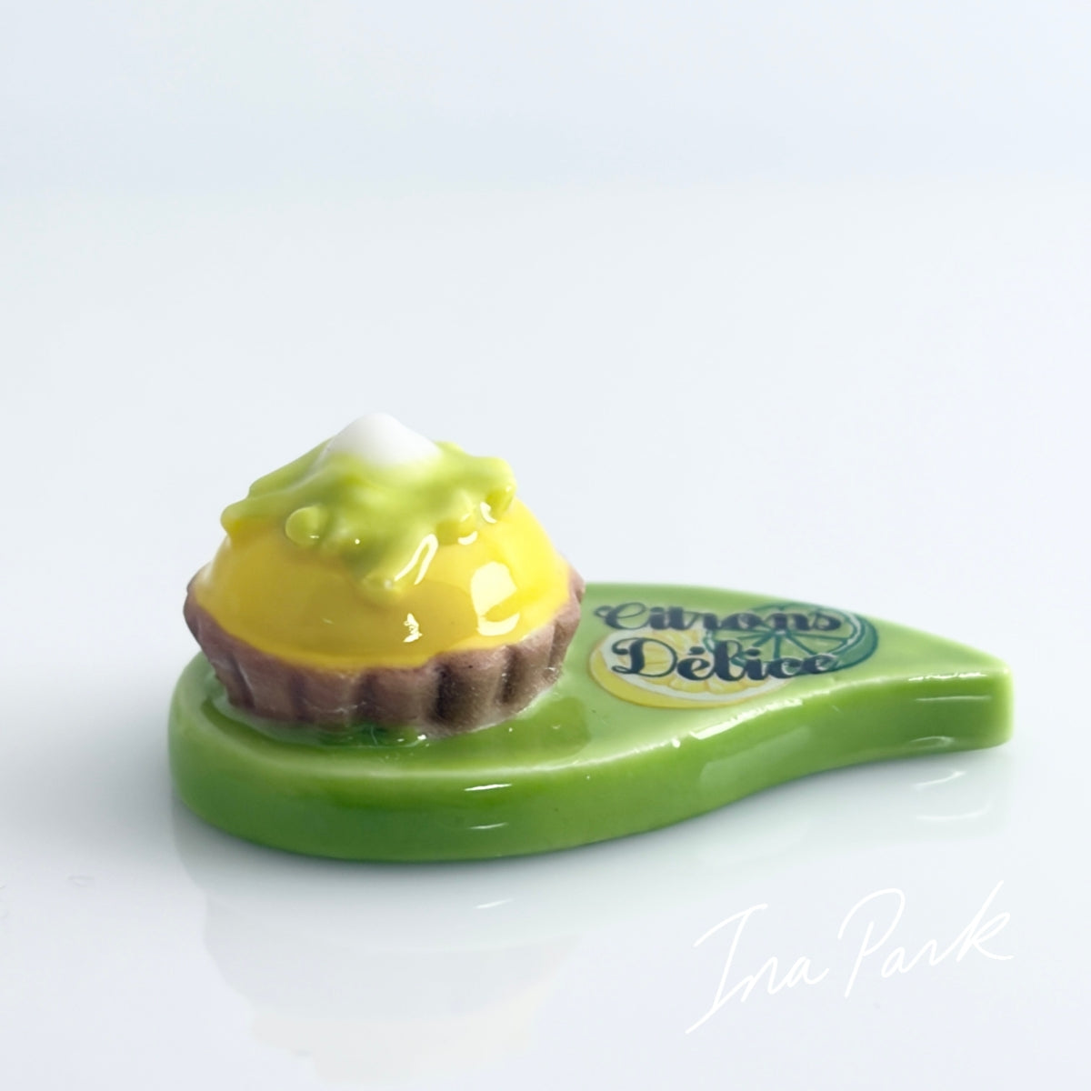 プレートのレモンタルト