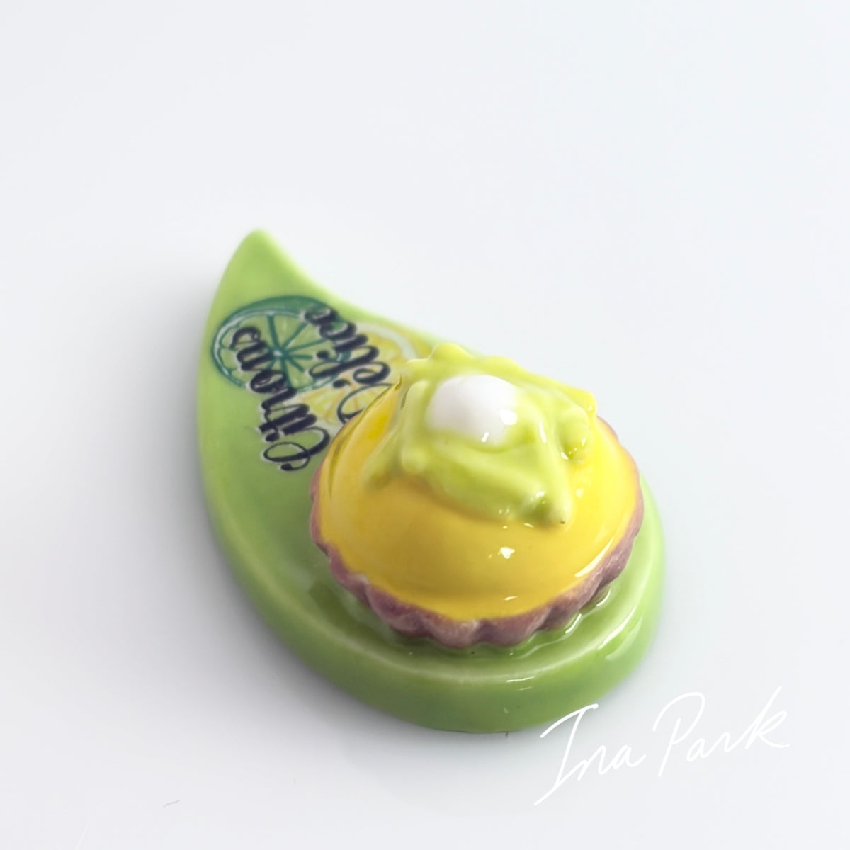 プレートのレモンタルト