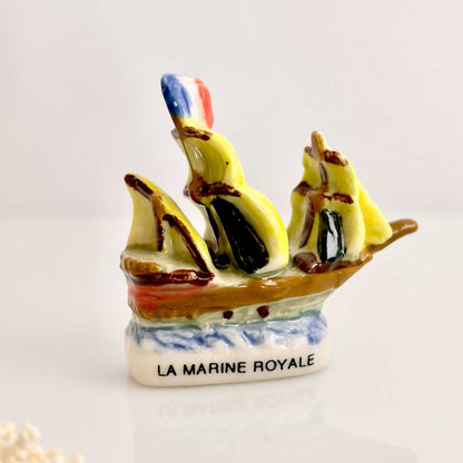 フランス王立海軍の帆船　トリコロール旗の船のフェーブ
