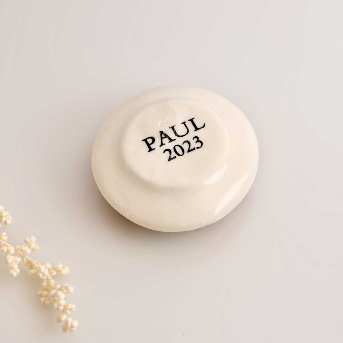 PAUL2023 お皿に乗ったガトー・デ・ロワ　ポール