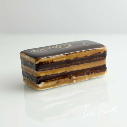 ⚠︎オペラ　チョコレートケーキのフェーブ