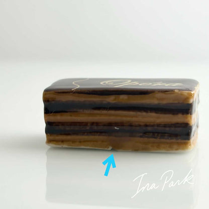 ⚠︎オペラ　チョコレートケーキのフェーブ
