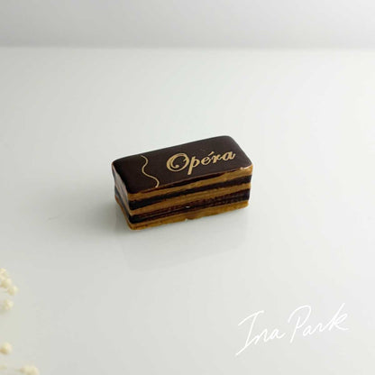 ⚠︎オペラ　チョコレートケーキのフェーブ