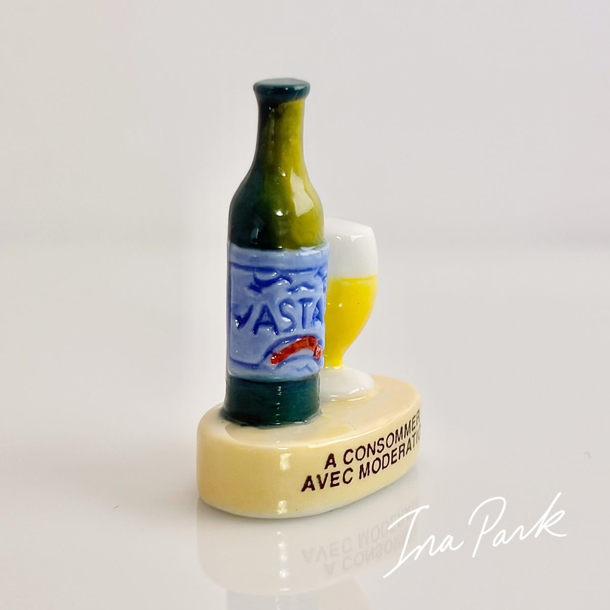 パスティスのボトルとグラスのフェーブ　お酒