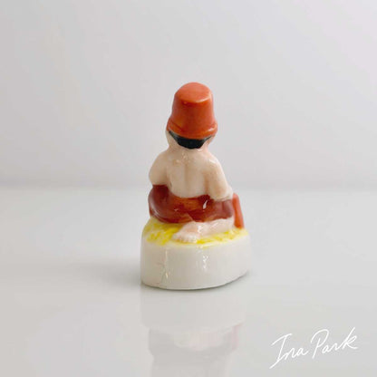 ビーチで砂遊びをする子供のフェーブ