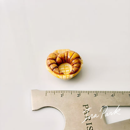 クロワッサンのかごのフェーブ