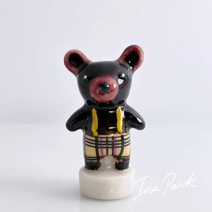 チェックの洋服を着たクマのフェーブ
