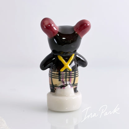 チェックの洋服を着たクマのフェーブ