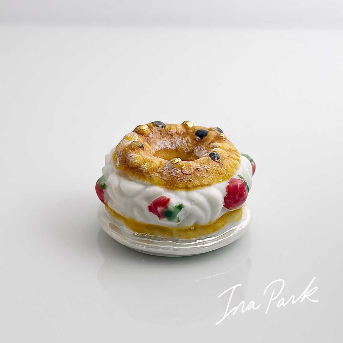 苺とクリームのパリ・ブレスト　お菓子のフェーブ