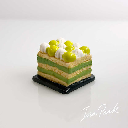 マスカットケーキ　お菓子のフェーブ