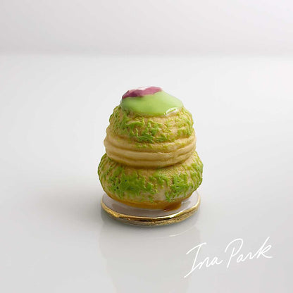 抹茶のシュー菓子のフェーブ