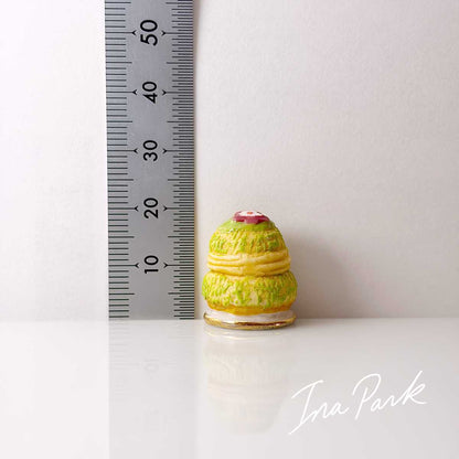 抹茶のシュー菓子のフェーブ