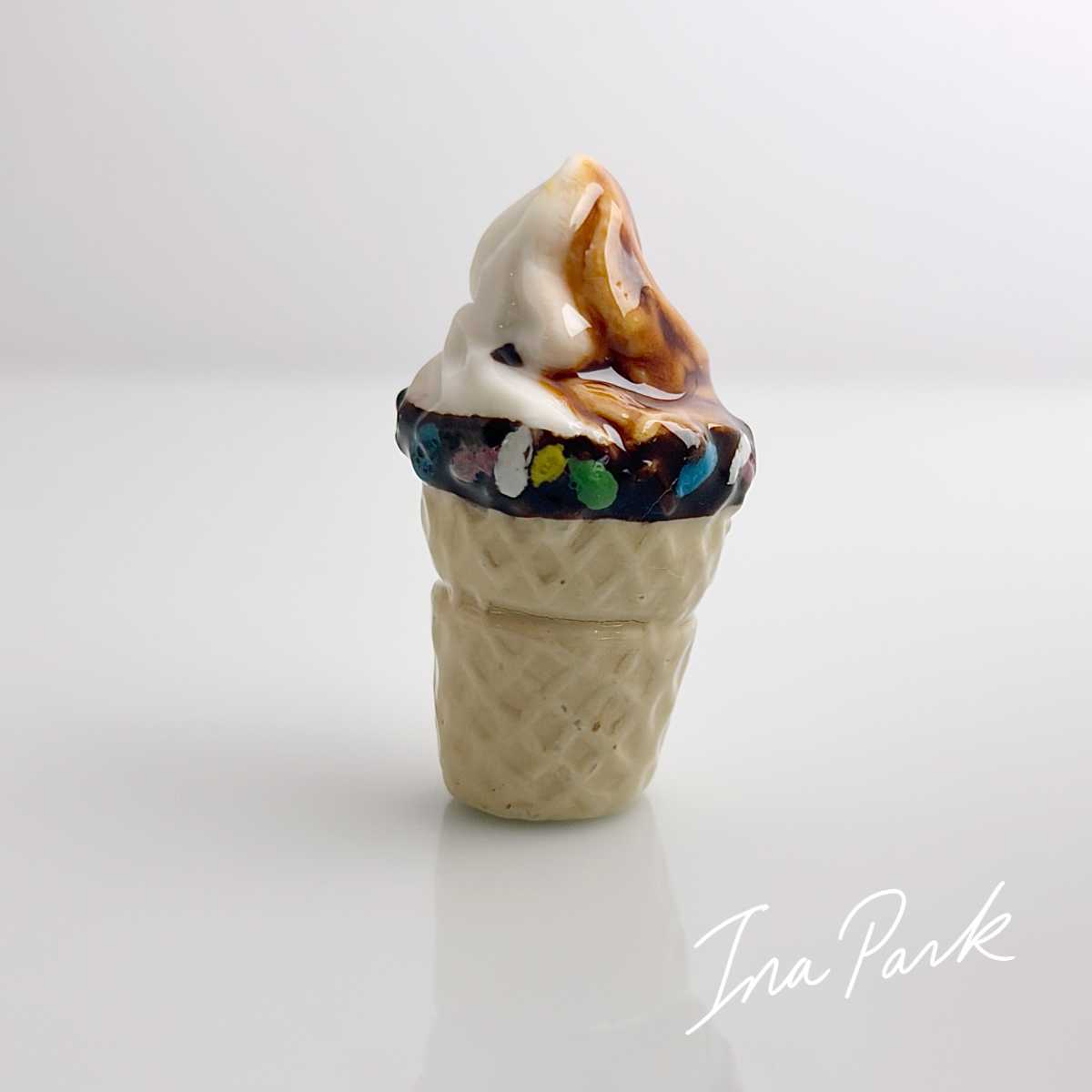 チョコレートとバニラのアイスクリームのフェーブ
