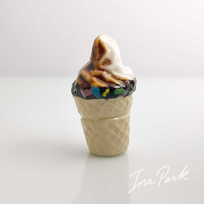 チョコレートとバニラのアイスクリームのフェーブ